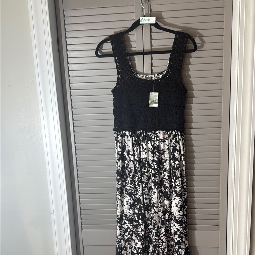 Black and White Sleeveless Maxi Sundress